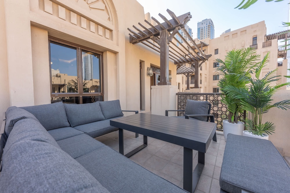 Luxury 2BR Apartment With Full Burj Khalifa View 2-min Walk to Dubai Mall