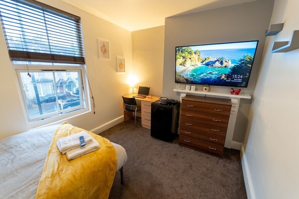 121 Pershore Road B5 Private Rooms in Large Guest House view 3