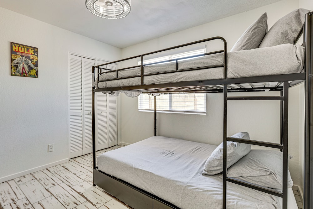 Welcoming Retreat w/ Pool & Patio in Peoria!