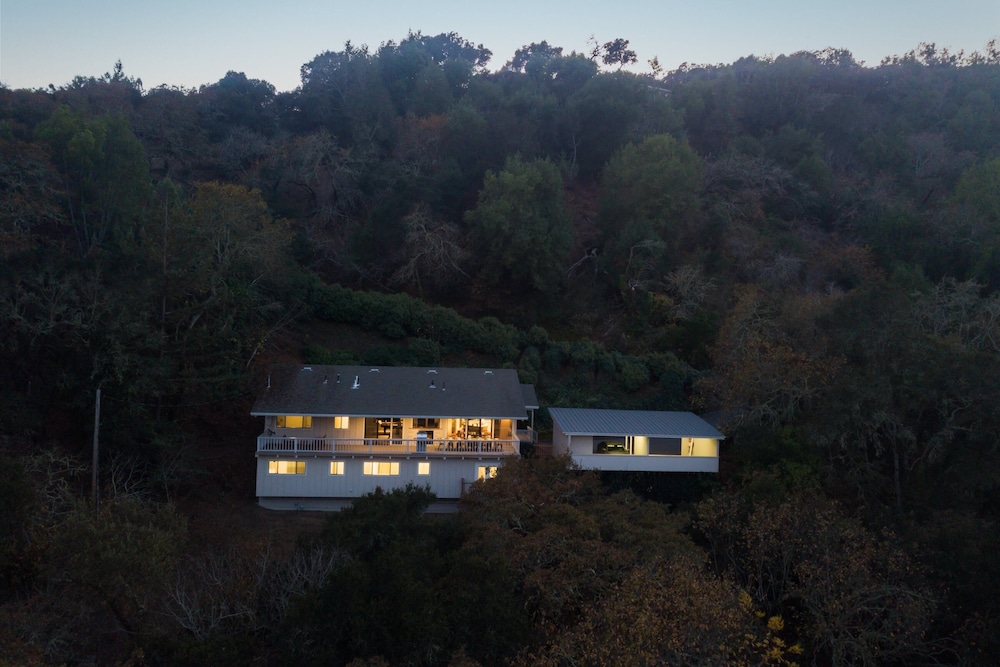 Vino Blanco by Avantstay Private Wine Country Home w/ Mtn Views & Deck view 2