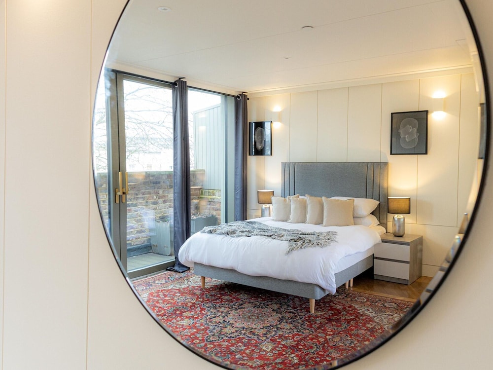 Five Bedroom Near Camden Arts Centre by Bevilla