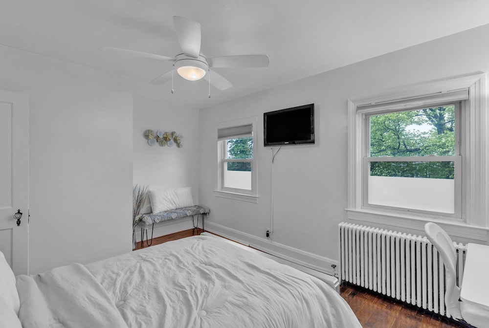 Cozy Getaway Quiet Neighborhood Near Dt 2 Bedroom Townhouse