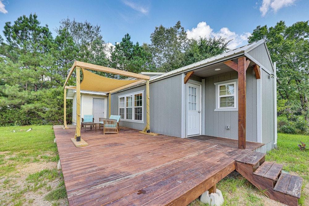 5 Mi to Lake Ouachita: Peaceful Cabin Retreat