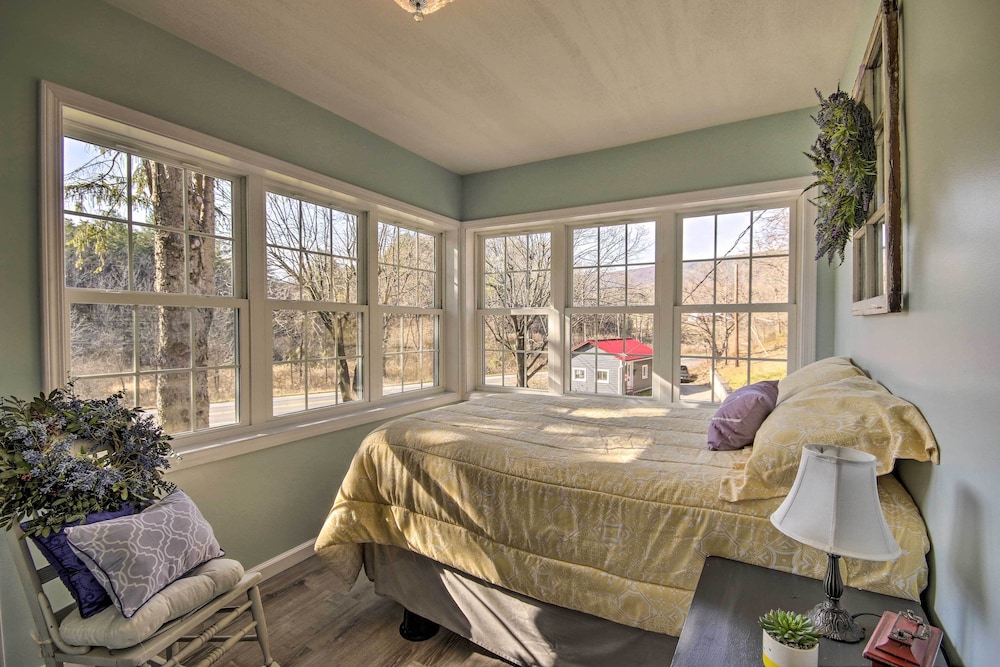 Quiet Escape w/ Hot Tub, 5 Miles to Raystown Lake! view 5