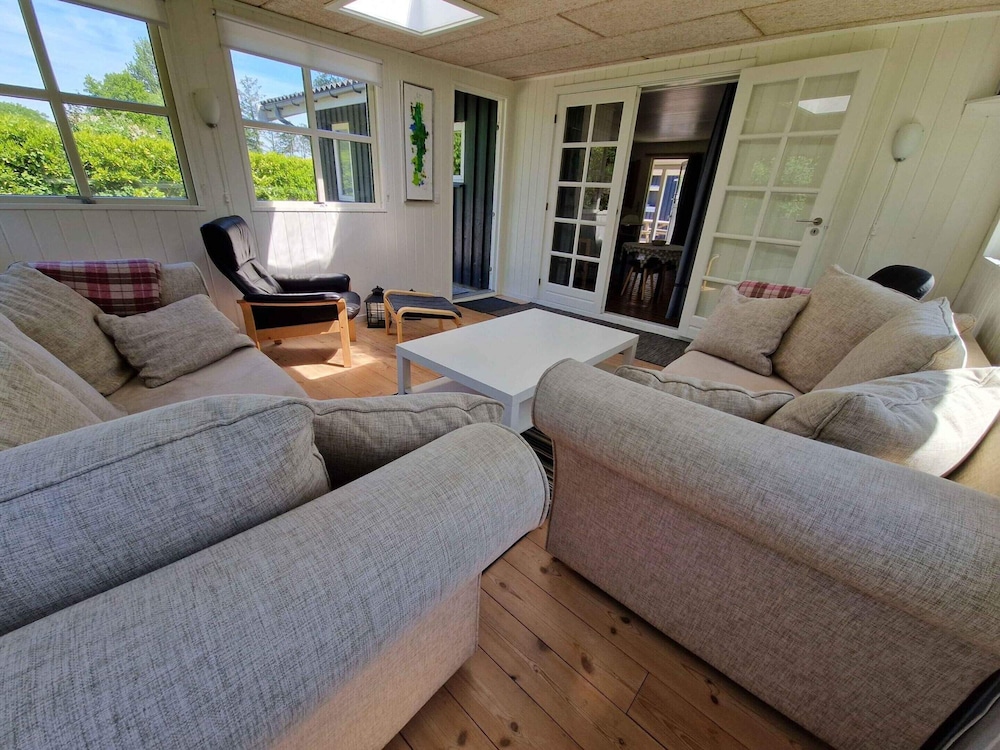 5 Star Holiday Home in Humble