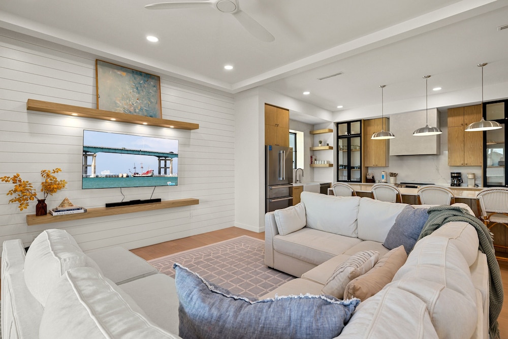 Miramar House, 120 E. Constellation 6 Bedroom Home