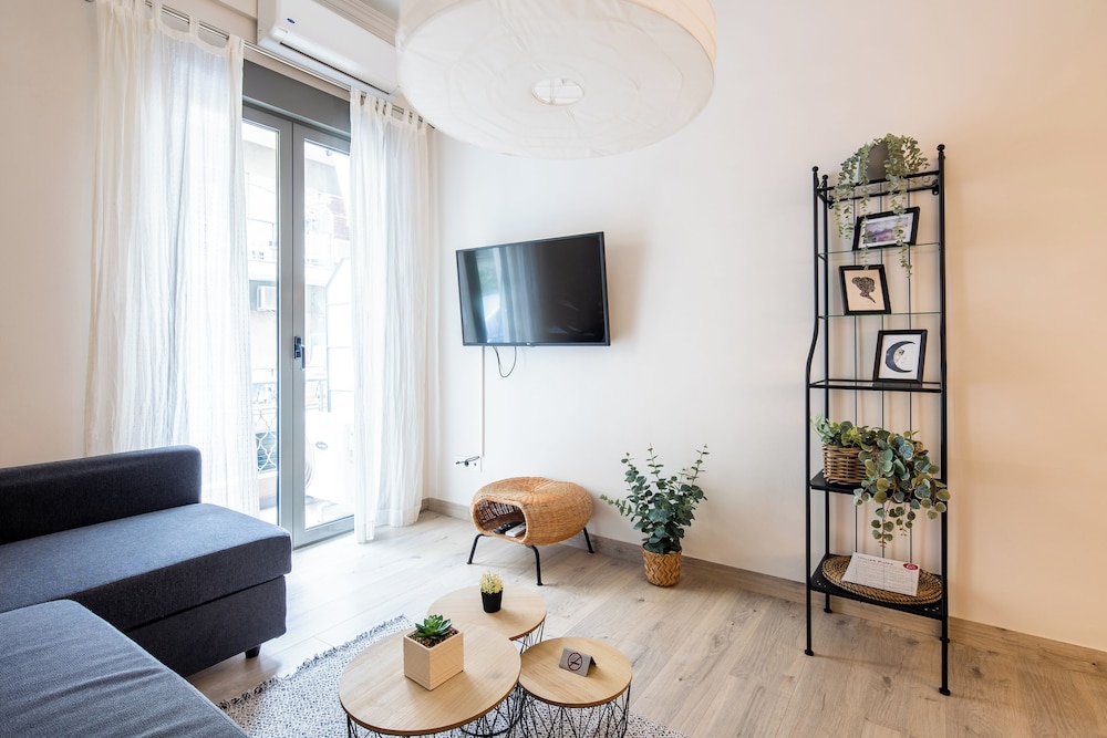 The Beatles 2-BR Apartment in Athens