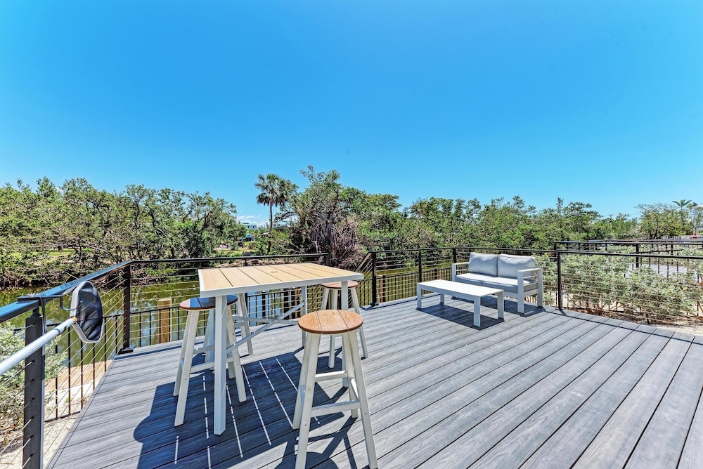 Sweet & Salty Beach House 3 Bedroom Home