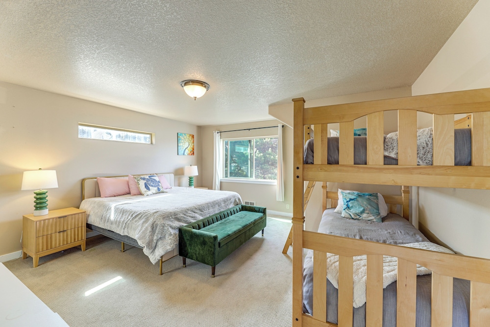 Group Friendly! Rockaway Beach Oasis w/ Game Room