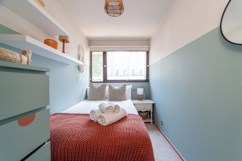 Mezzanine 3-bed In Central London
