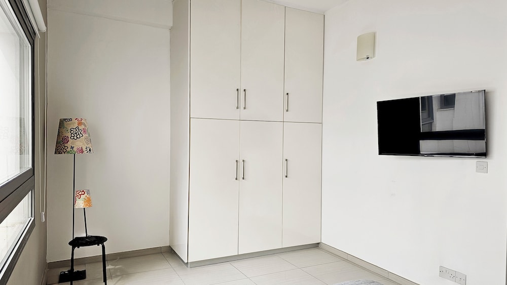 Phaedrus Living Ledras Residences 204