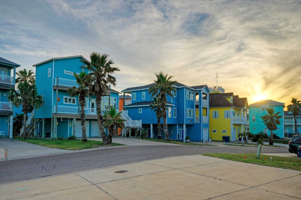 Ocean View Escape w/ Boardwalk + Pool Access Point Break by Avantstay