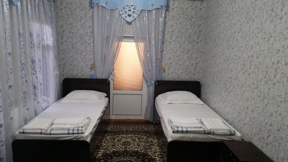Payraviy Guest House - Hostel
