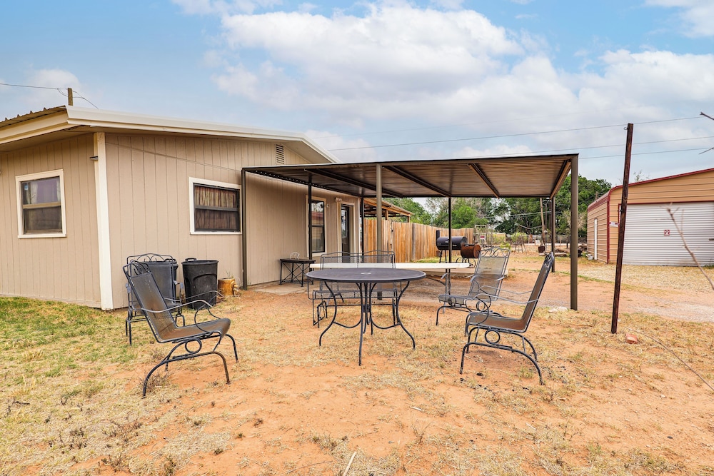 7 Mi to Dtwn Odessa: Home w/ Large Yard!