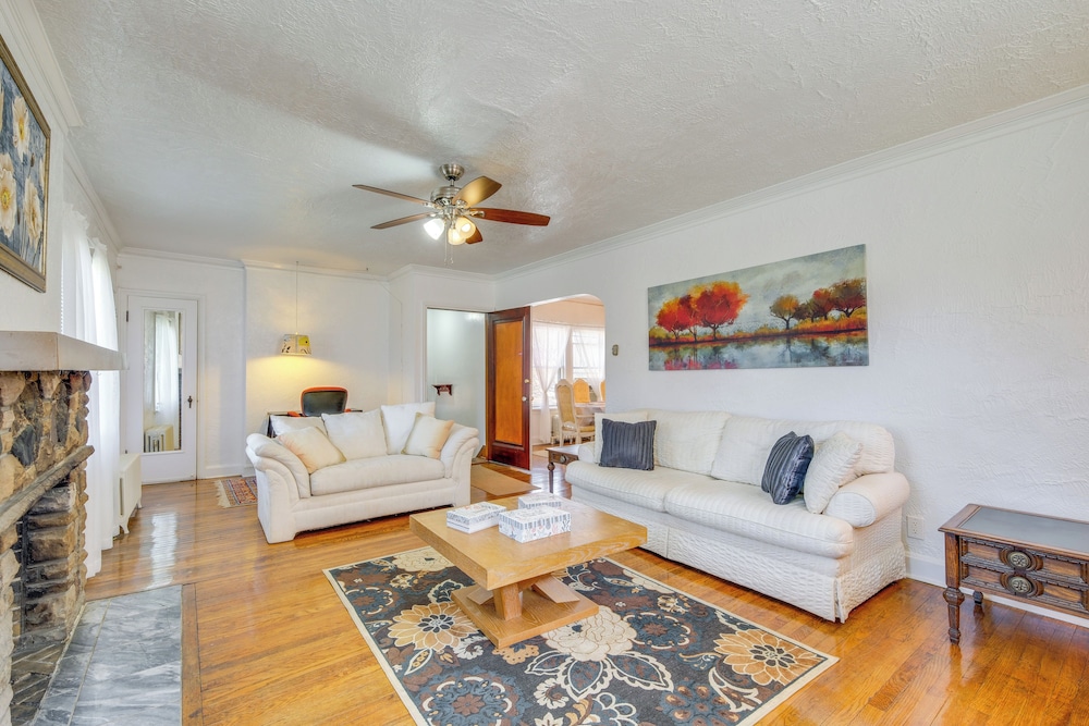 Trendy South Euclid Apt - 5 Mi to Cleveland Clinic