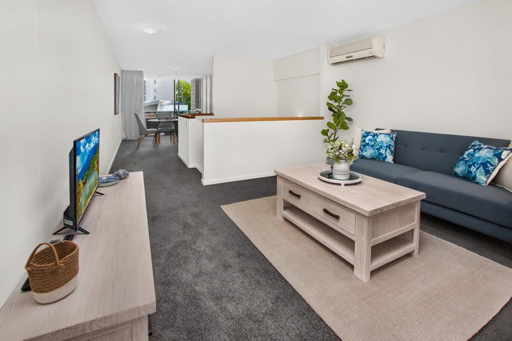 2-bed Near Brisbane CBD With Pool, Sauna & BBQ