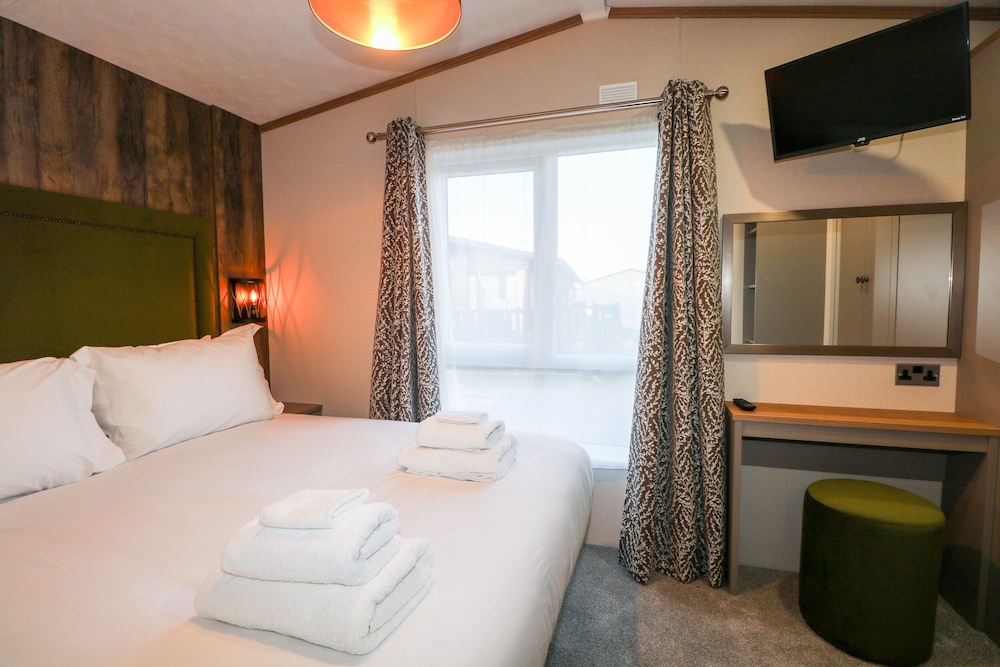 Chichester Lakeside Holiday Park
