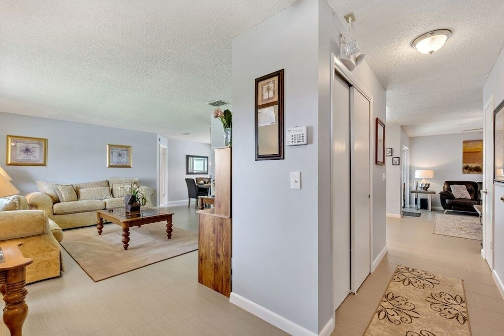 Relaxing Indian Ridge Home W/ Pool, Near Disney & More 4 Bedroom Villa