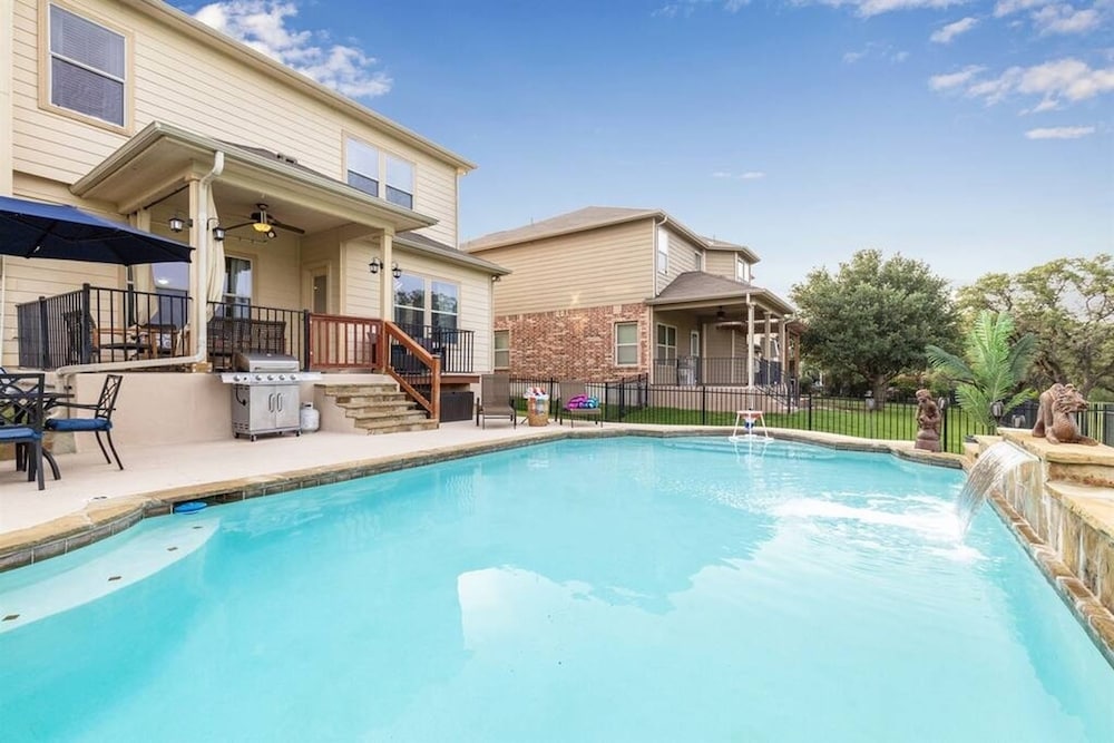 Serene Views Ideal For Long Stays Heated Pool