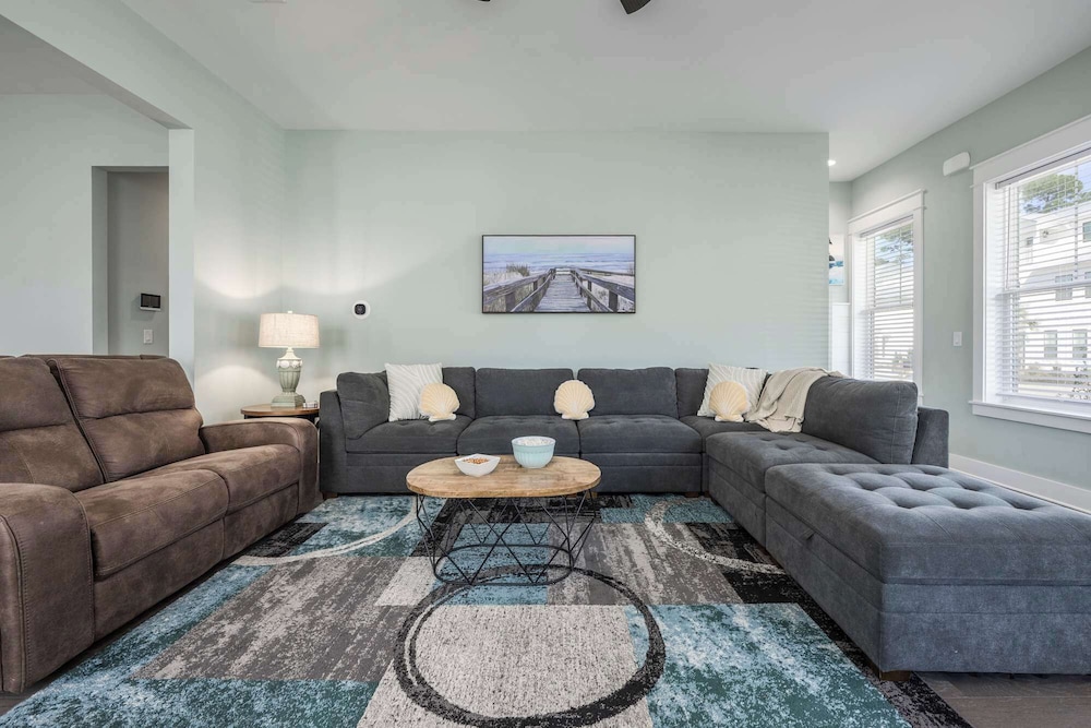 Beach to Bay 3BR Retreat - Cowboy Pool & Golf Cart