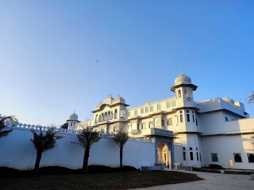 Daulatgarh Resort