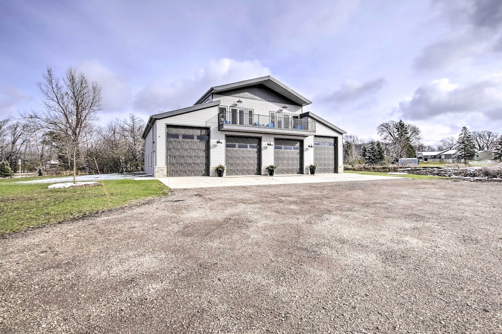 Spacious Recently Built Home < 1 Mi to Lake!