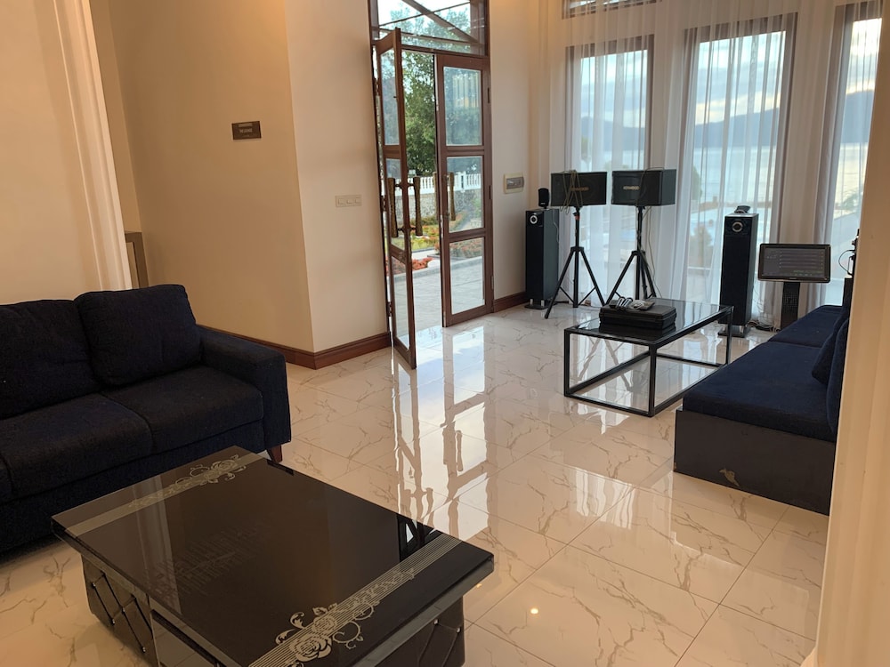 TOBA RETREAT MANSION AND VILLAS view 4