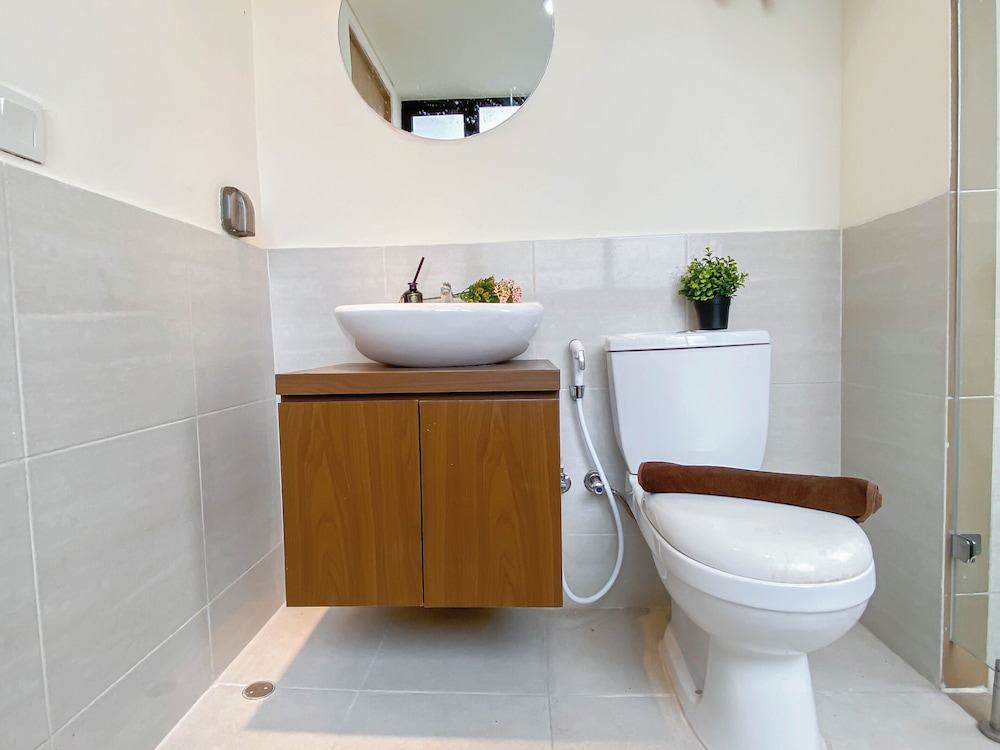 Modern Look And Restful 3Br At Meikarta Apartment