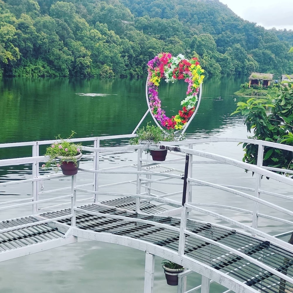 Begnas Lake front guest house