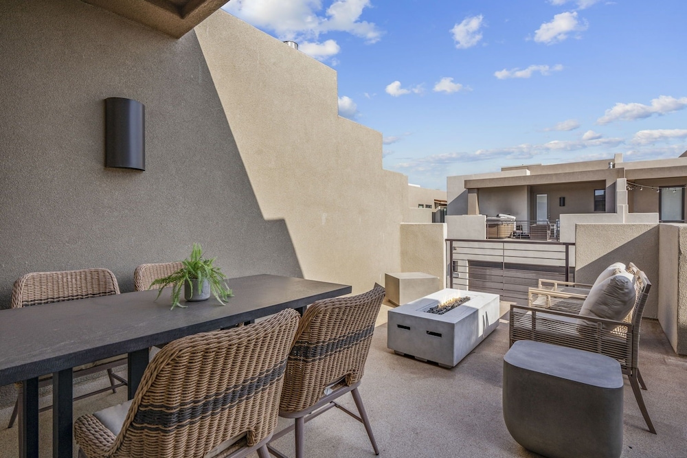 Relax In Style 4 Bedroom Townhouse