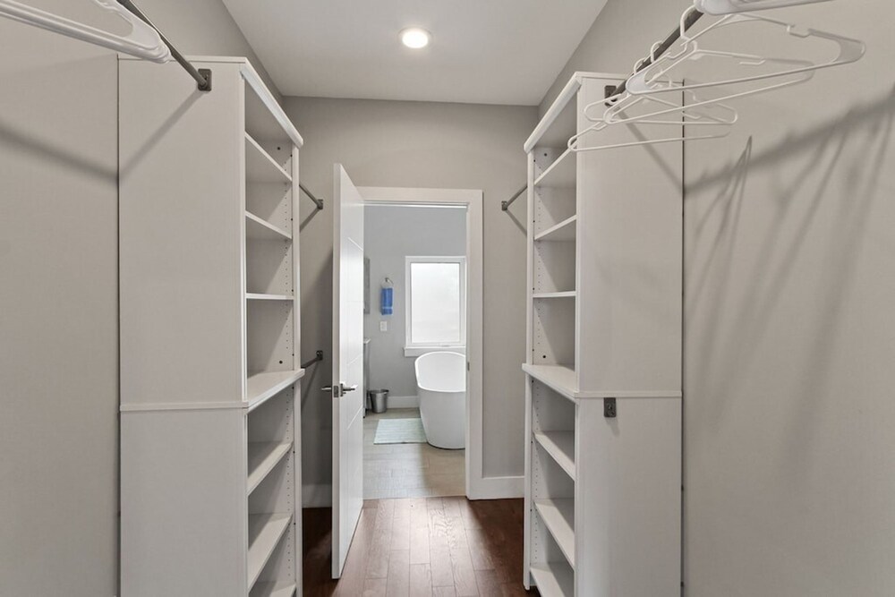 Luxury Roofdeck Retreat 4-bdrm Near Penn Chop