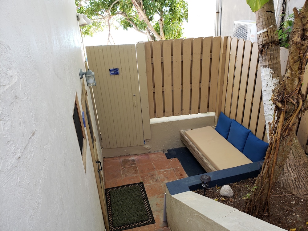 Little Indigo Apartments view 2