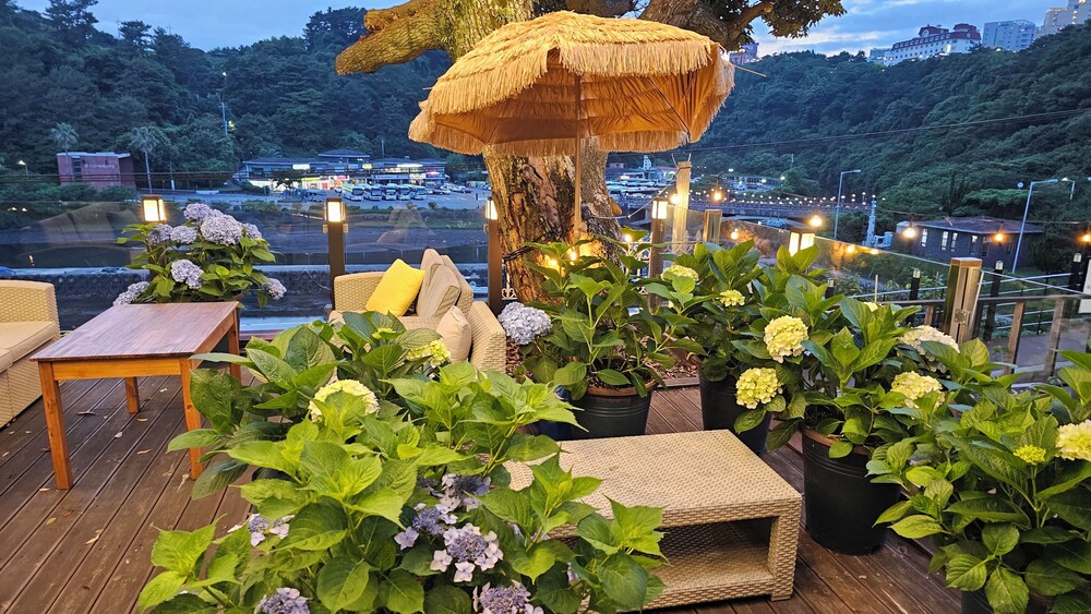 Cheonjiyeon Crystal Hotel 47