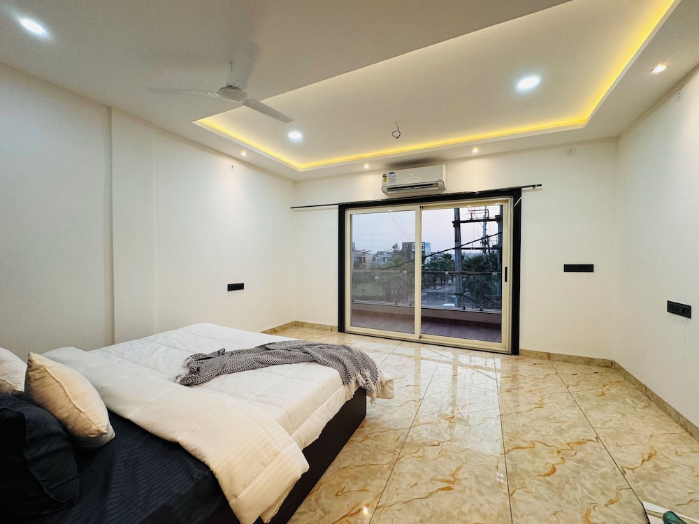 HE Azure 3BHK Bunglow Nr Apollo DB City view 5