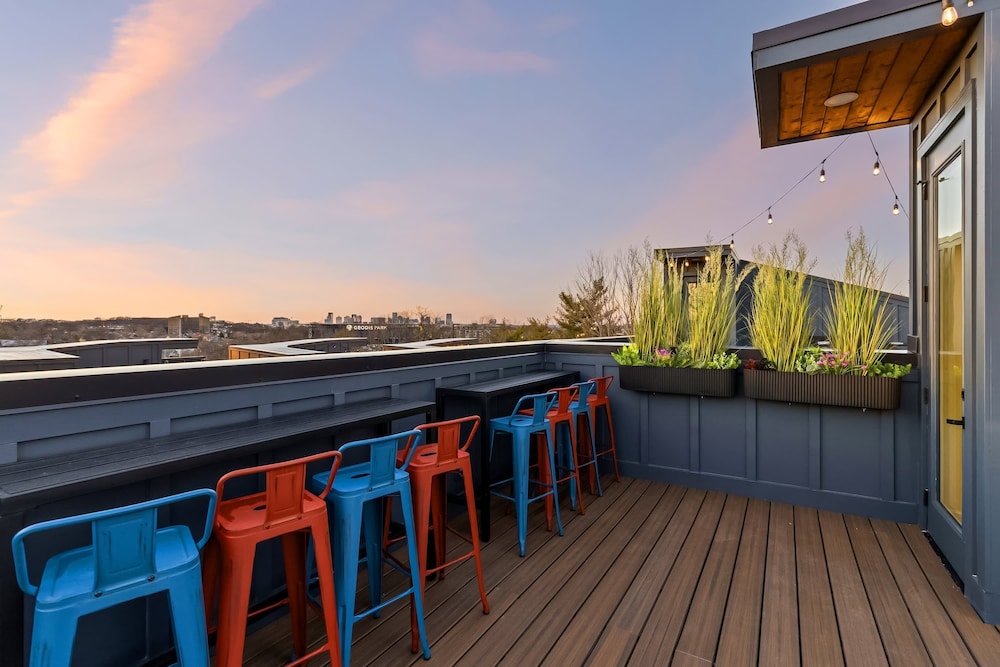 Two Homes Hot Tub Rooftop Deck in Nashville