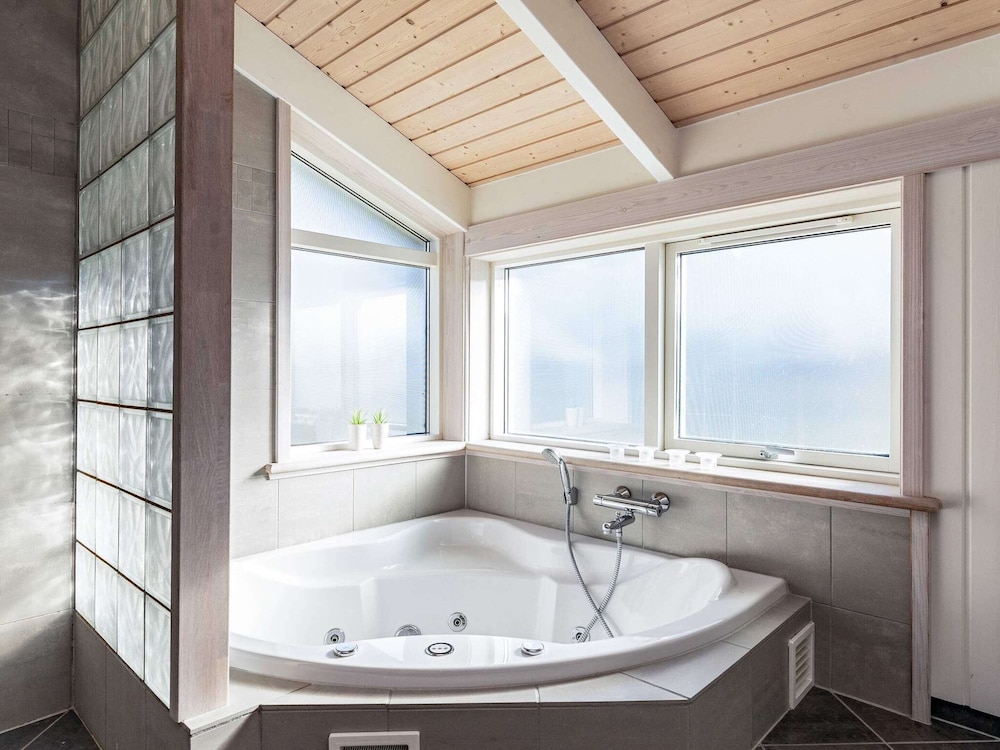 Luxury Retreat Near Beach - By Traum Ferienwohnungen view 3