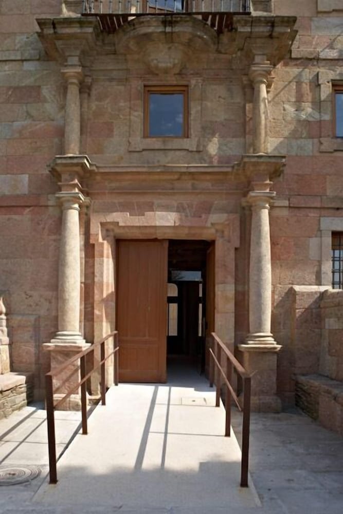 Albergue Monasterio de La Magdalena - Hostel