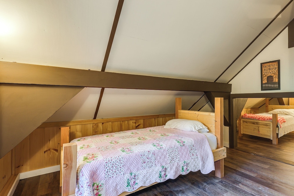 Hike, Raft, Ski & More: Cozy Cabin in Johnsburg!