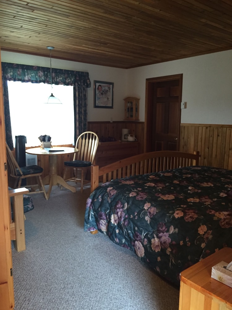 Blue Grouse Country Inn Bed & Breakfast