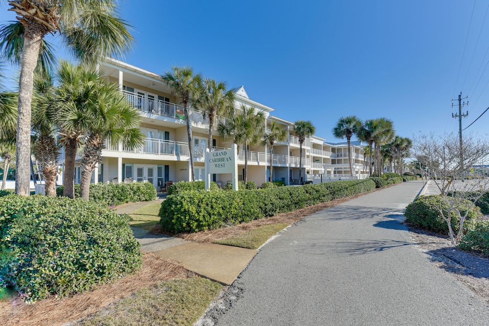 Lovely Destin Condo w/ Pool Access: Walk to Beach! view 3
