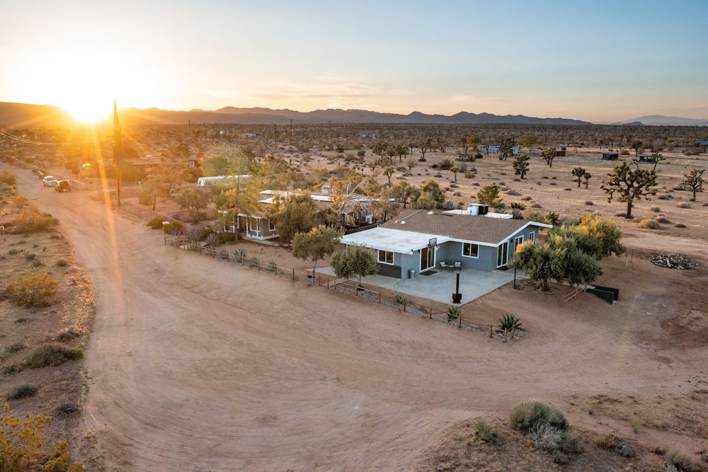 Sunset Grove Two Beautiful Homes w Private Pool