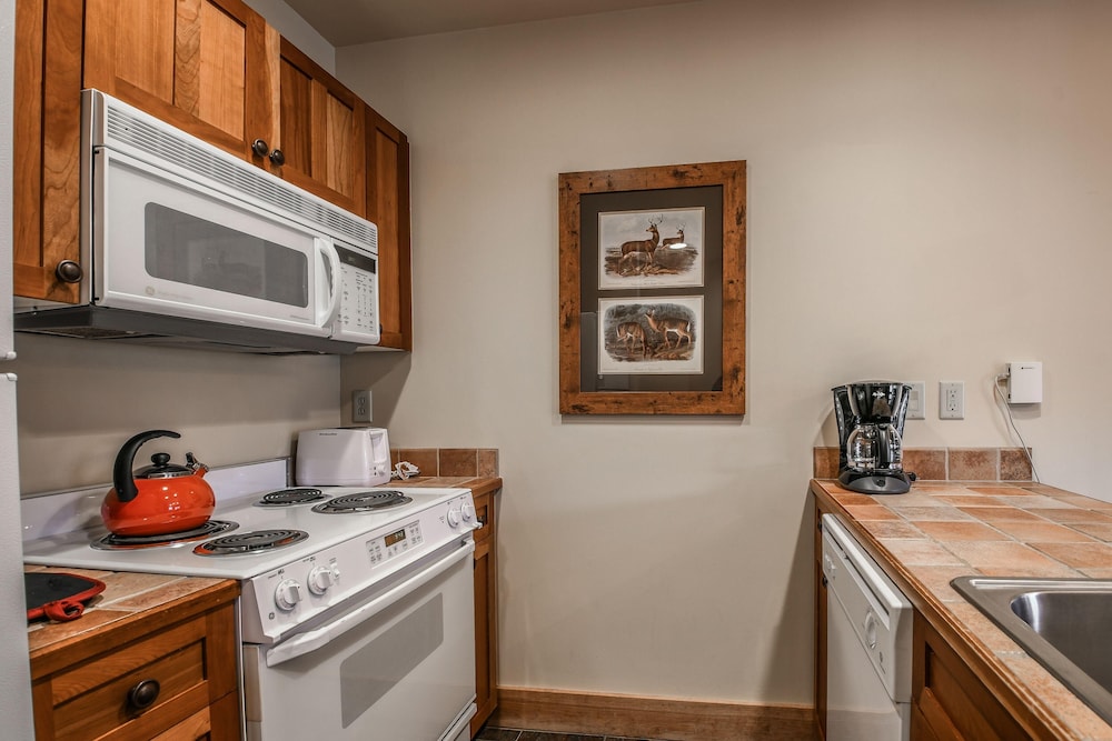 Red Hawk Lodge 2269