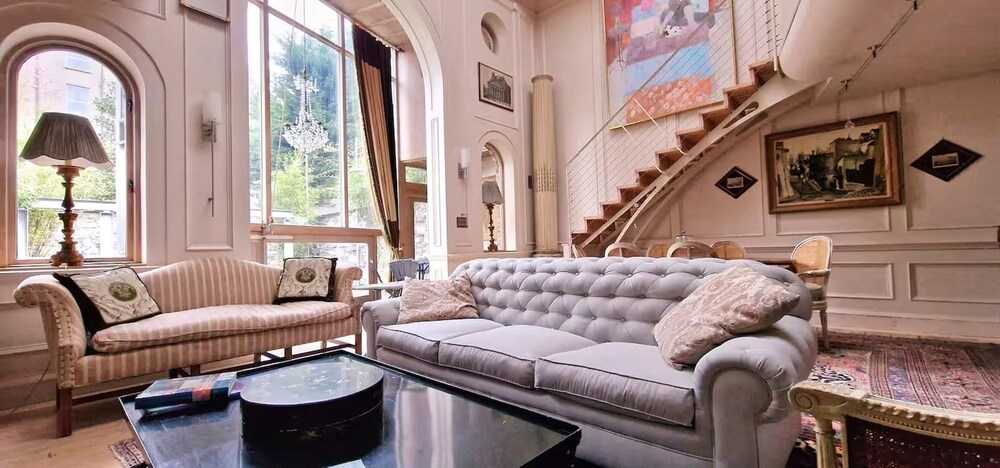 118 A Perfect Blend of Charm and Luxury