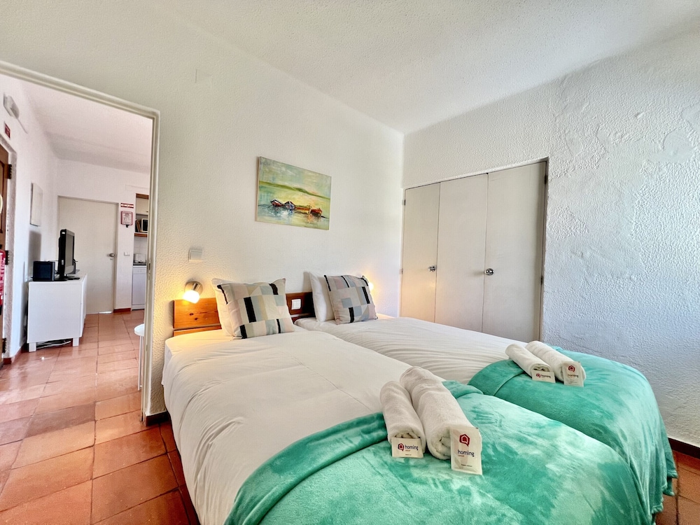 Albufeira Skylight 2 by Homing
