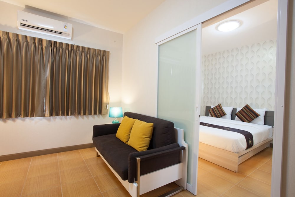 Orawan Suites