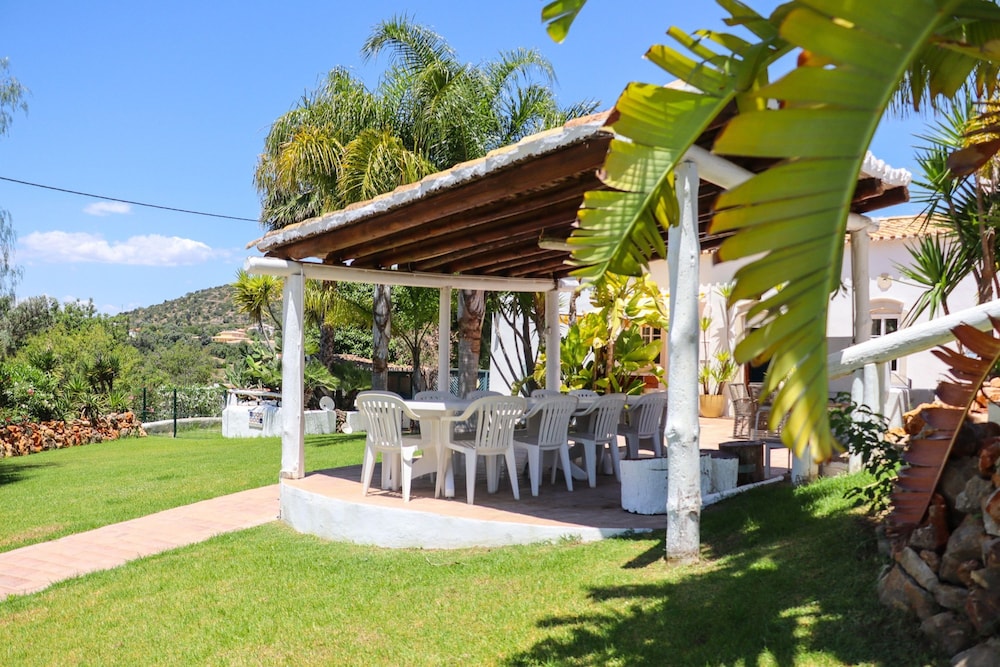 Idyllic Farm House With Huge Garden for 14pax