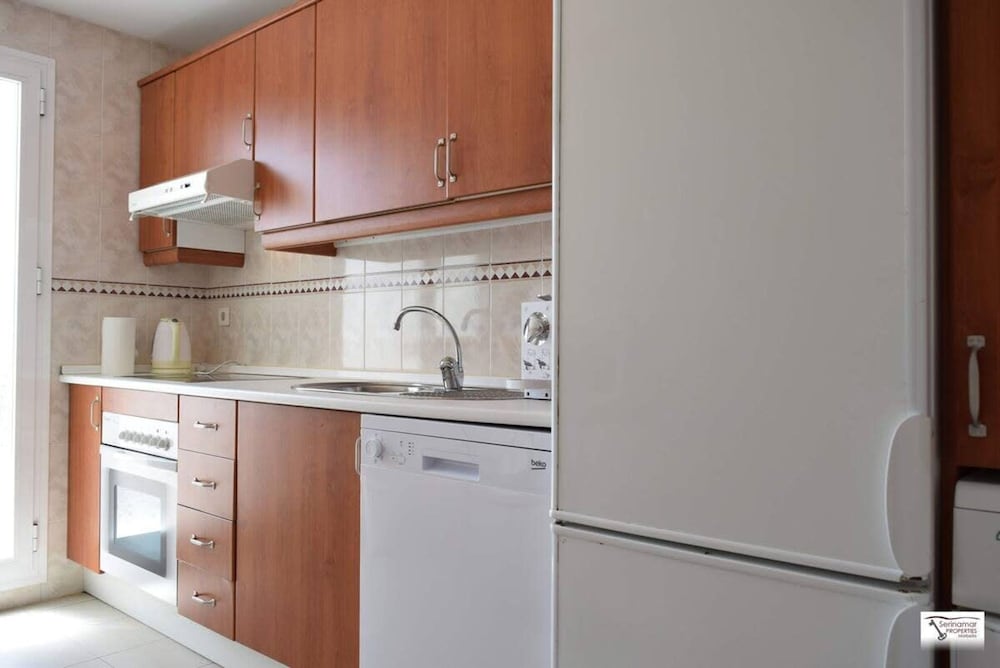 Bright 2 Bedroom First Floor F-4