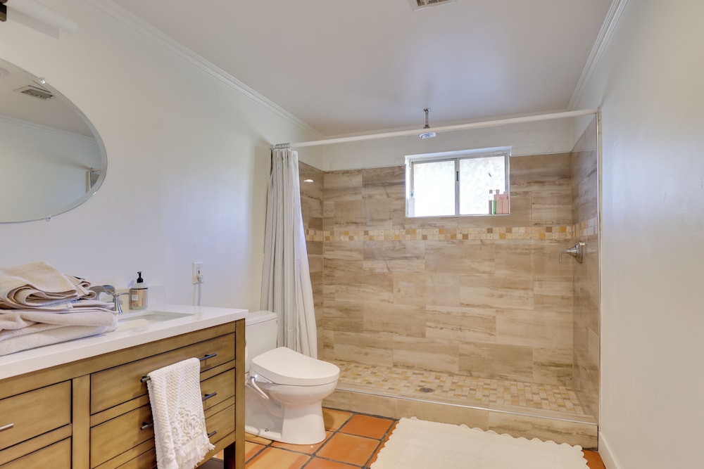 4 Mi to Lake Wohlford: Cabin in Escondido
