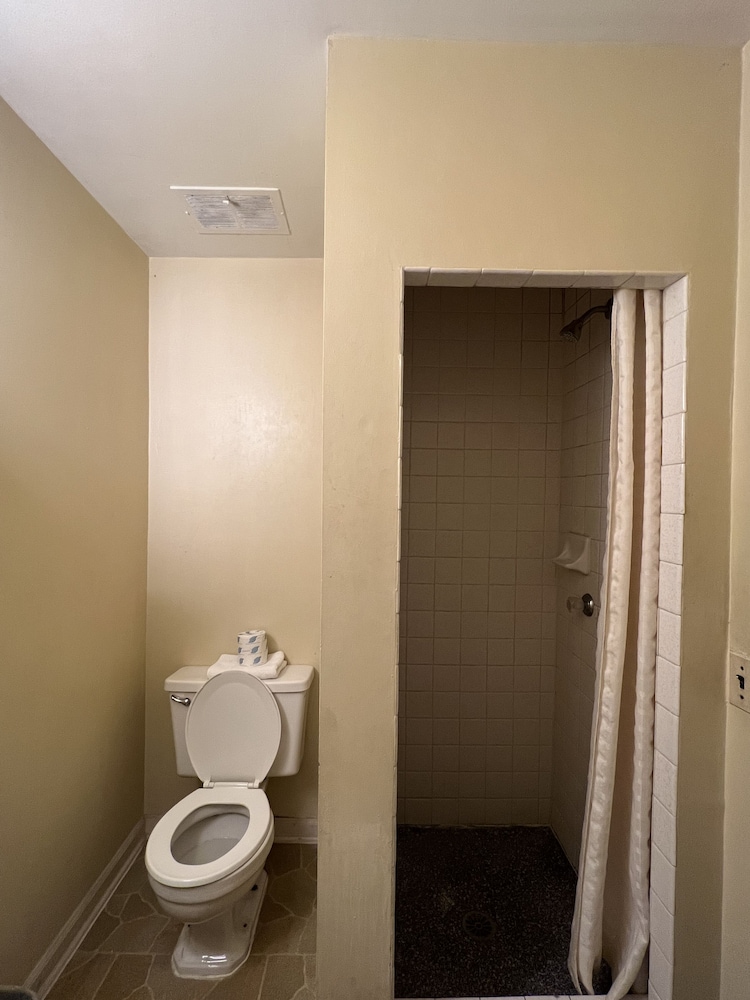 Relax Inn By OYO Natural Bridge I-81