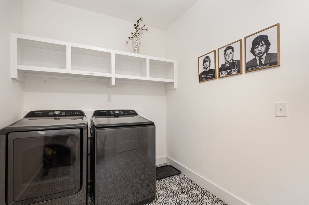 Citrine-private Patio & Balcony-near Germantown